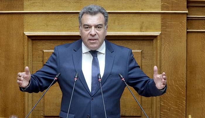 ΜΑΝΟΣ ΚΟΝΣΟΛΑΣ: «Τρία μέτρα στήριξης για τους ιδιοκτήτες τουριστικών λεωφορείων»