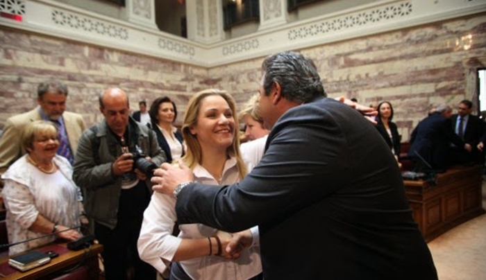 Αν. Έλληνες: Η Μ. Ιατρίδη αποδεικνύει περίτρανα τον πανικό της