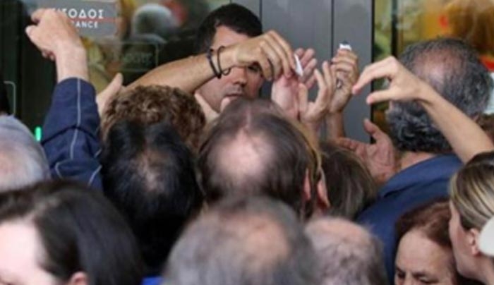 Μείωση-σοκ 50% στο ΕΚΑΣ - Δείτε το ΦΕΚ που δημοσιεύτηκε