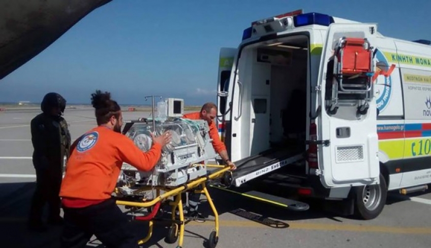 “Αερογέφυρα” ζωής για βρέφος δύο ωρών