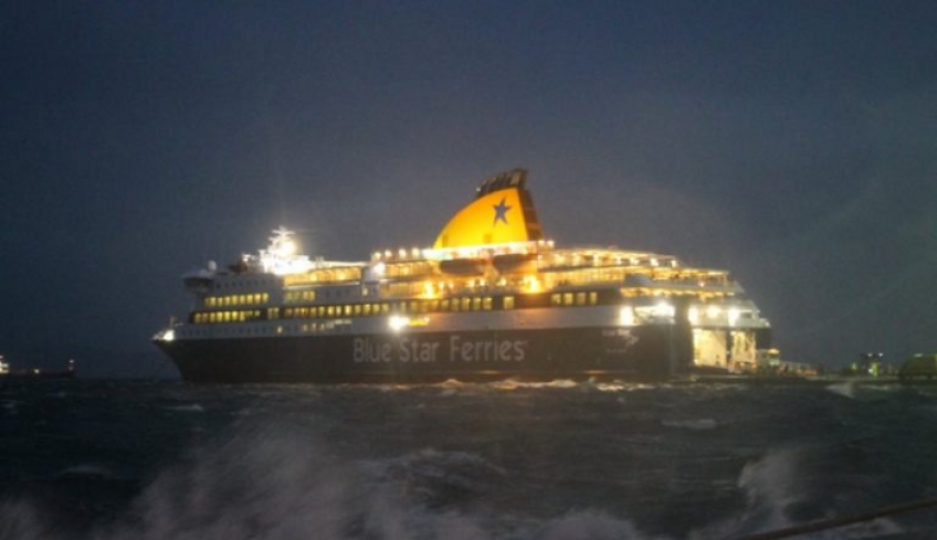 Η μάχη που έδωσε με τα κύματα το Blue Star Delos για να «δέσει» σε Νάξο – Σαντορίνη