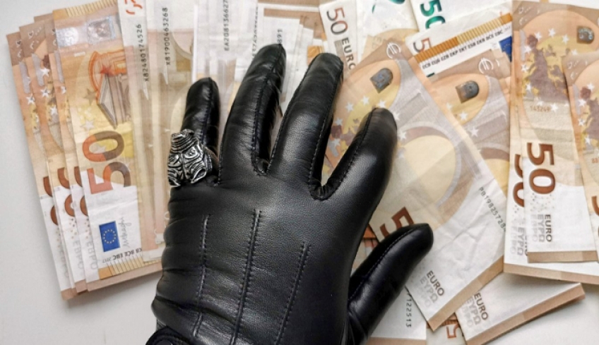 Σώμα επίορκων με άκρες στη Βουλή και... μπίζνες με τον υπόκοσμο