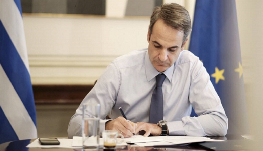 Ανασχηματισμός: Ετοιμάζει κόκκινες και κίτρινες κάρτες ο Μητσοτάκης