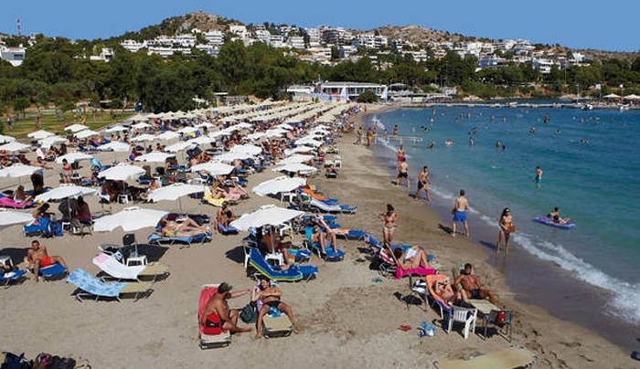 Γέμισαν οι παραλίες από Απρίλη – Υψηλές θερμοκρασίες σε όλη τη χώρα