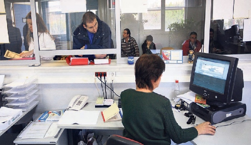 Πώς η εφορία θα κάνει αναλήψεις από εισοδήματα και καταθέσεις οφειλετών του Δημοσίου