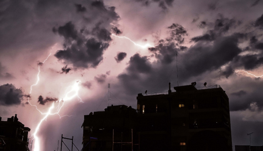 Ο καιρός… τρελάθηκε: 4.700 κεραυνοί και 42 βαθμοί θερμοκρασία (χάρτες)