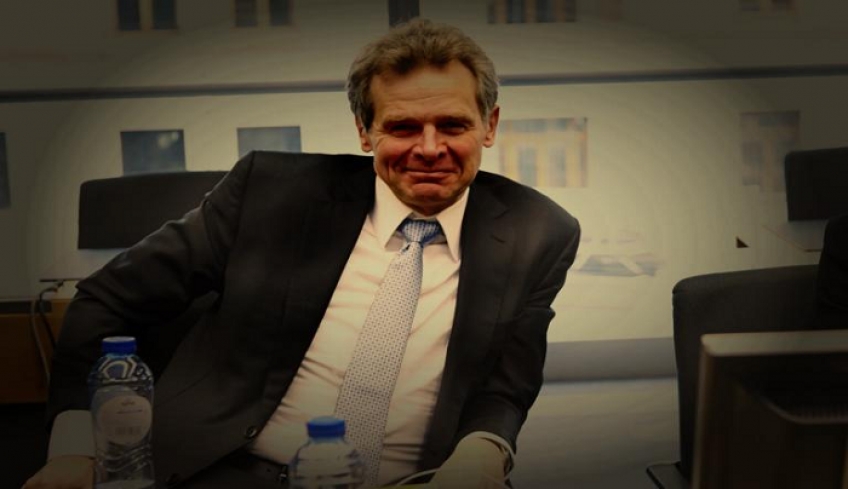 Το άκρον άωτον της ειρωνείας! "Συνταξάρα" στα 65 θα πάρει ο Πολ Τόμσεν που "πετσόκοβε" συντάξεις για χρόνια