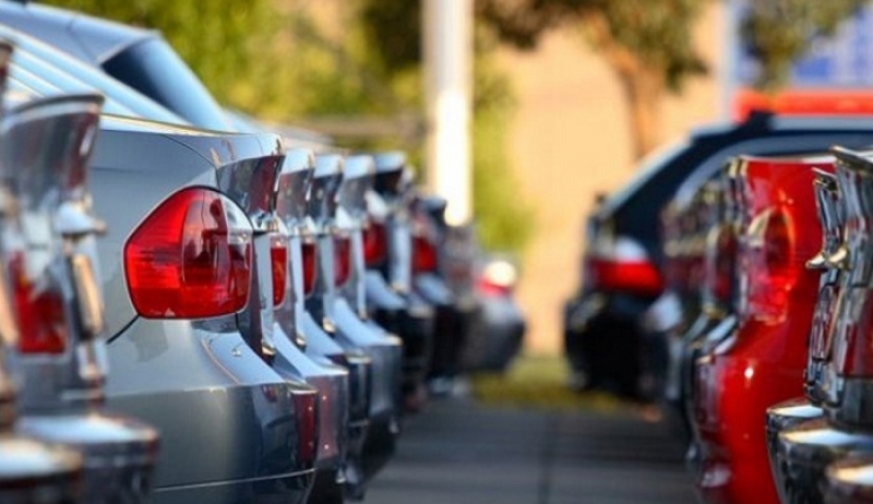 Στο σφυρί 111 αυτοκίνητα και φορτηγά - Porsche από 2.500 ευρώ και Mercedes SL500 από 3.000 ευρώ