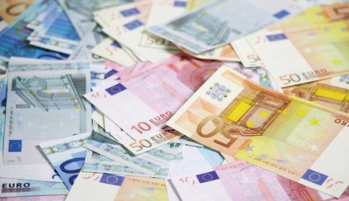 Απατεώνες κλέβουν εκατομμύρια από τα σεντούκια