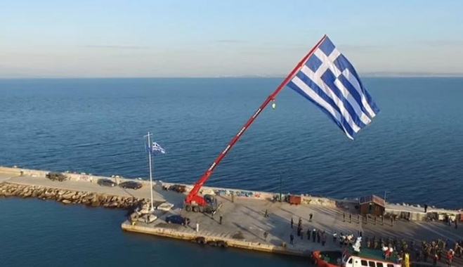 Βίντεο: Ο Μητροπολίτης Χίου ευχήθηκε για την 25η Μαρτίου με... Μελίνα Ασλανίδου