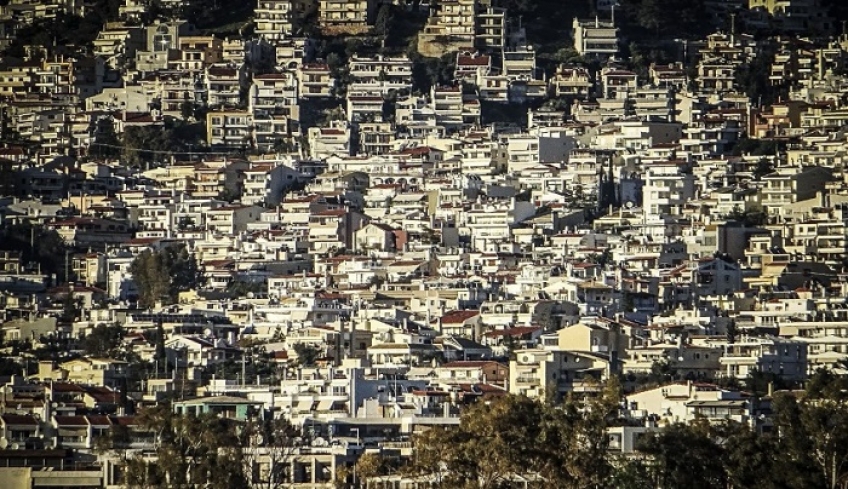 Έρχεται ο ΕΝΦΙΑ: Ποιοι θα πληρώσουν φέτος λιγότερο φόρο - Πότε χορηγείται επιπλέον έκπτωση 50%