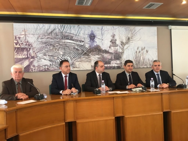 Αυγενάκης από Λάρισα: «Η χρηματοδότηση τελειώνει, αλλά οι δεσμεύσεις παραμένουν»
