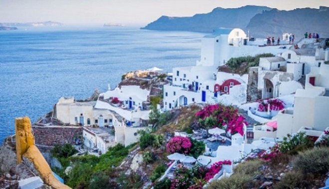 Με κρατήσεις της τελευταίας στιγμής ξεκινά ο  Αύγουστος