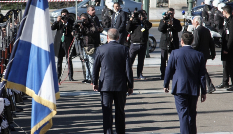 Συγκίνηση: Ο Εθνικός Ύμνος από τους Ευέλπιδες μπροστά στον Ερντογάν [βίντεο]