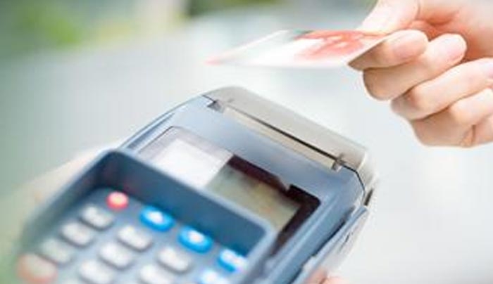 Τραπεζικό «χαράτσι» και κατάργηση επιταγών πάνω από 500 ευρώ