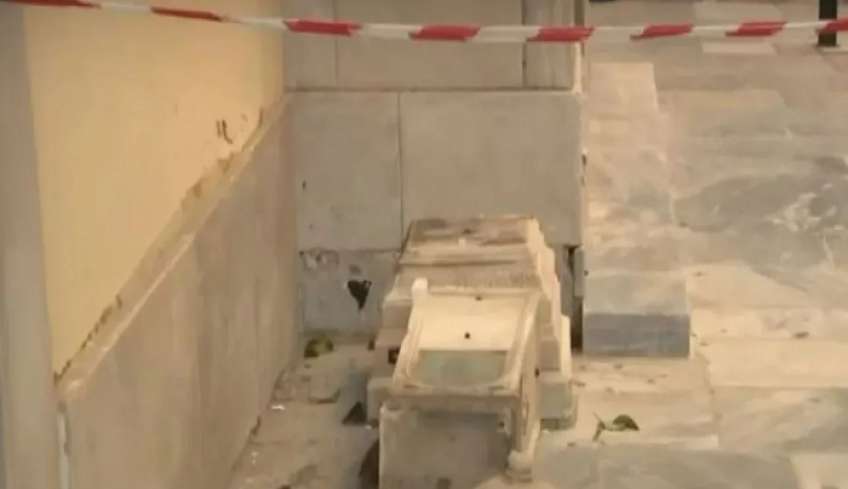 Πλατεία Καρύτση: Άγνωστοι βανδάλισαν τον ναό του Αγίου Γεωργίου στο κέντρο της Αθήνας