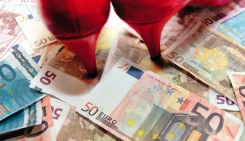 Γυναίκα "αράχνη" άρπαξε 120.000 ευρώ από οικογενειάρχη στη Ρόδο - Τον έπεισε να επενδύσει σε στριπ μπαρ