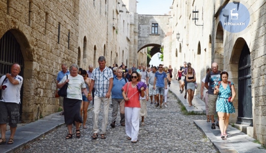 Κυκλάδες και Δωδεκάνησα: οι ρυθμοί τουριστικής ανάπτυξης