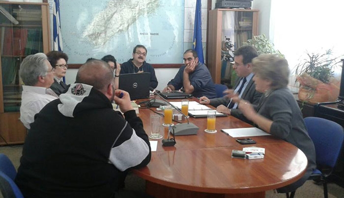 Ο Μάνος Κόνσολας στην Κάσο και στο έκτακτο δημοτικό συμβούλιο