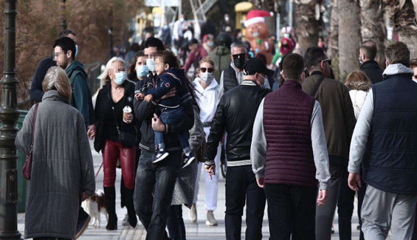 «Καμπανάκι» για τους νέους: Τι δείχνουν τα στοιχεία του ΕΟΔΥ για την ομάδα 18 έως 39 ετών -Απώλειες και διασωληνωμένοι
