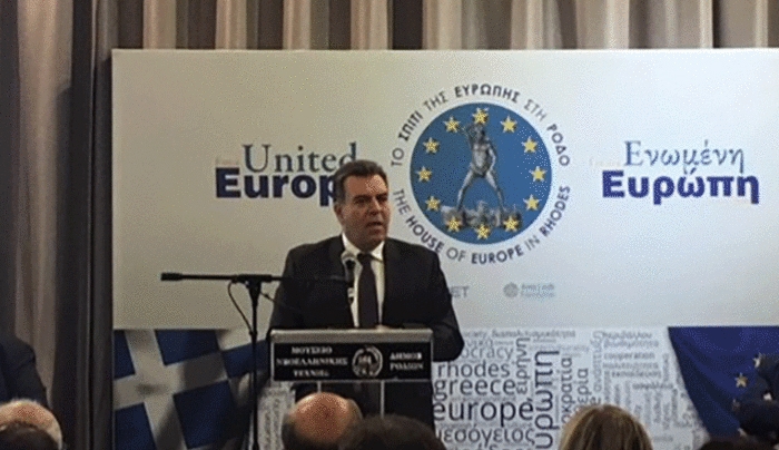 «Η Ελλάδα πρέπει να σταθεί και με τα δύο πόδια στην Ευρώπη»