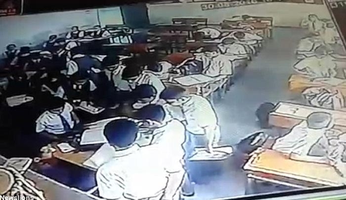 Βίντεο–σοκ: Ασυνείδητος δάσκαλος χτυπά με μανία αδιάβαστο μαθητή