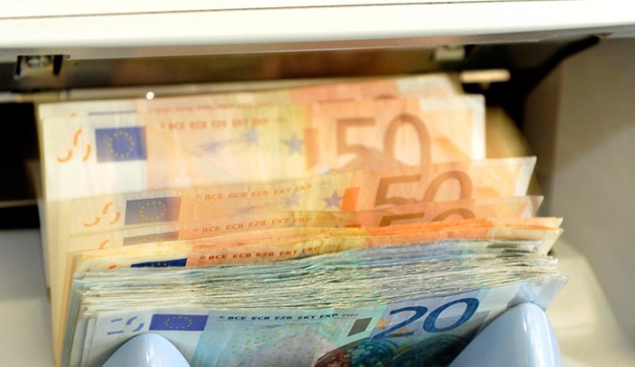 Μέσα στο 2015 η πρώτη αύξηση στον κατώτατο μισθό