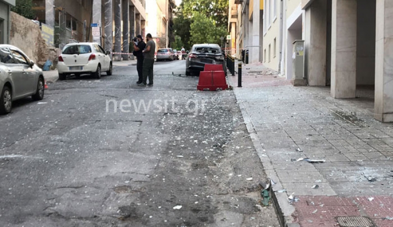 Ισχυρή έκρηξη σε κτίριο στον Πειραιά (βίντεο)