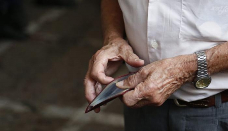 Τσεκούρι 30% στις συντάξεις – Τι δείχνουν τα στοιχεία σε Δημόσιο – ΙΚΑ – ΤΕΒΕ
