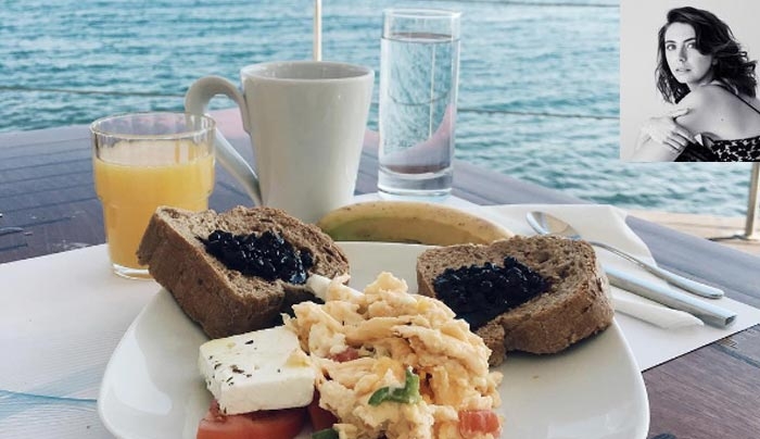 H σημαντική Γαλλίδα personal style blogger σε Πάτμο &amp; Κω