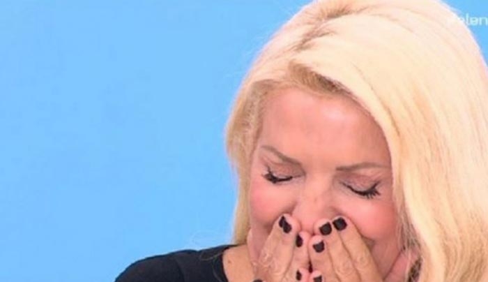 Ελένη Μενεγάκη: Τα έχασε με την «απαγορευμένη» λέξη που ακούστηκε on air! (Βίντεο)