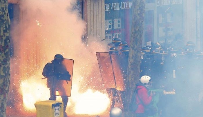 Παρίσι: “Άγρυπνη νύχτα” συγκρούσεων με βία και συλλήψεις