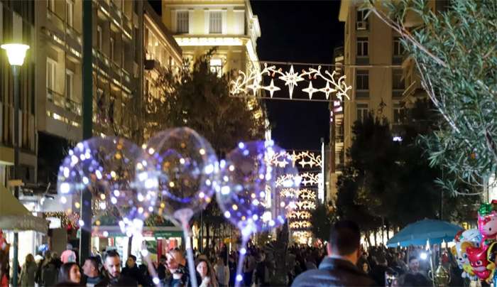 Ανοιχτά τα καταστήματα και τα σούπερ μάρκετ την τελευταία Κυριακή του χρόνου