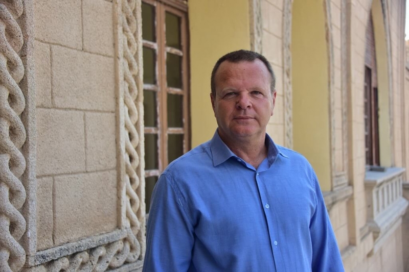 ΧΡΗΣΤΟΣ ΕΥΣΤΡΑΤΙΟΥ, ΠΛΑΦΟΝ ΣΤΙΣ ΤΙΜΕΣ ΤΩΝ ΥΓΡΩΝ ΚΑΥΣΙΜΩΝ ΣΤΑ ΝΗΣΙΑ