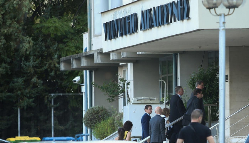 Θύελλα για τη διαρροή πηγών της ΕΕ στο ΑΠΕ για τις συντάξεις