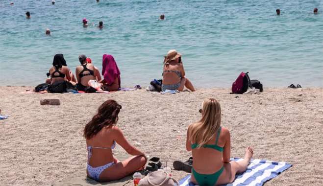 Καιρός σήμερα: Ηλιοφάνεια, εξασθένιση βοριάδων και άνοδος θερμοκρασίας στους 38 βαθμούς