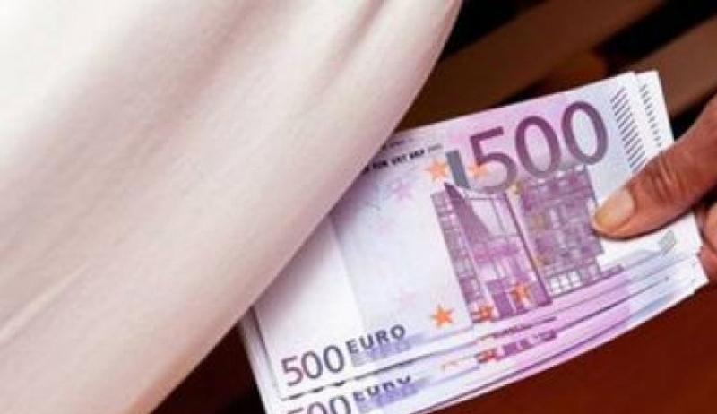 Μαύρο χρήμα για την Εφορία η επανακατάθεση μετρητών