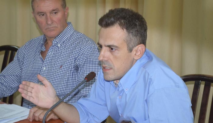 #ΔΙΕΣΗ: "...γελούν μέχρι και τα κατσίκια... και τα παρδαλά και τα μονόχρωμα, ανεξαιρέτως!"