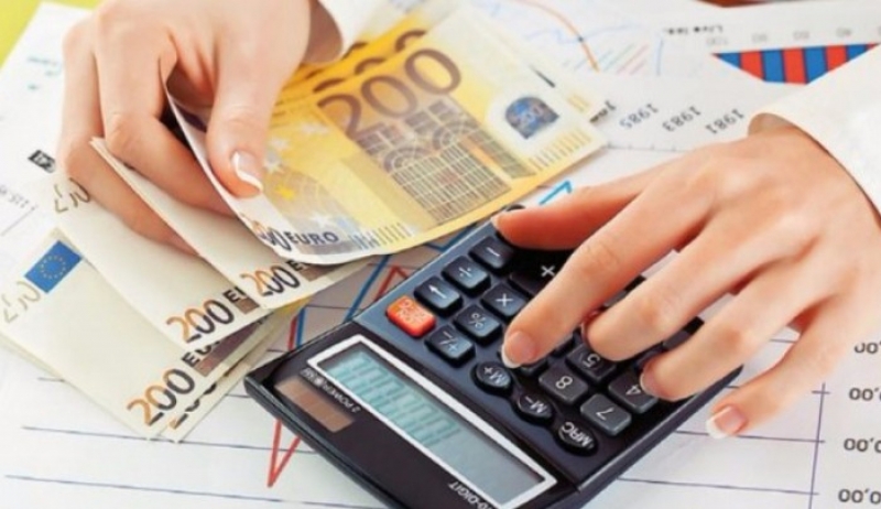 Έρχεται με νόμο τον Αύγουστο η αύξηση του κατώτατου μισθού