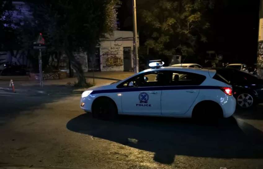 Κρατούνται οι δύο αστυνομικοί από το ΑΤ Ομόνοιας μετά την καταγγελία νεαρής για βιασμό