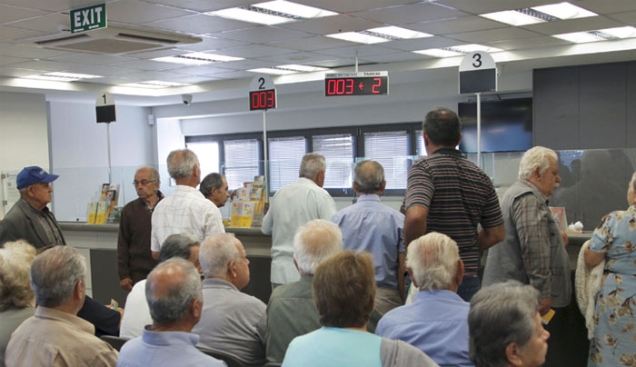 Με δανεικά 210 εκατ. θα πληρώσει το ΙΚΑ τις συντάξεις του Οκτωβρίου