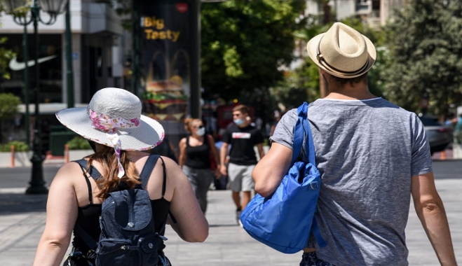 Στα 3,5 δισ. € περιορίζονται τα τουριστικά έσοδα – 80% η μείωση σε σχέση με πέρσι