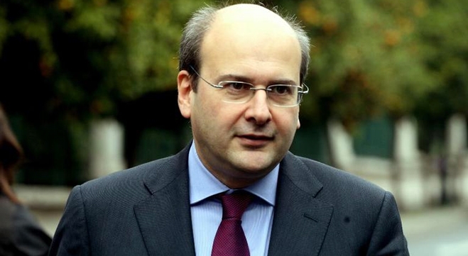 Χατζηδάκης: Δεν μπορούμε να αυξήσουμε μισθούς, αλλά να μειώσουμε τις τιμές
