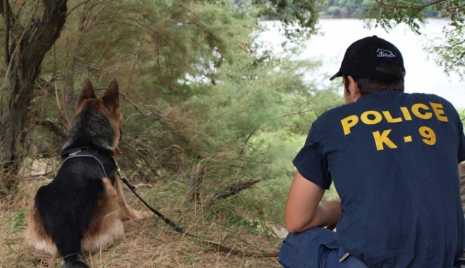 Ερευνα για αστυνομικούς που έκλεβαν μετανάστες και τους επαναπροωθούσαν