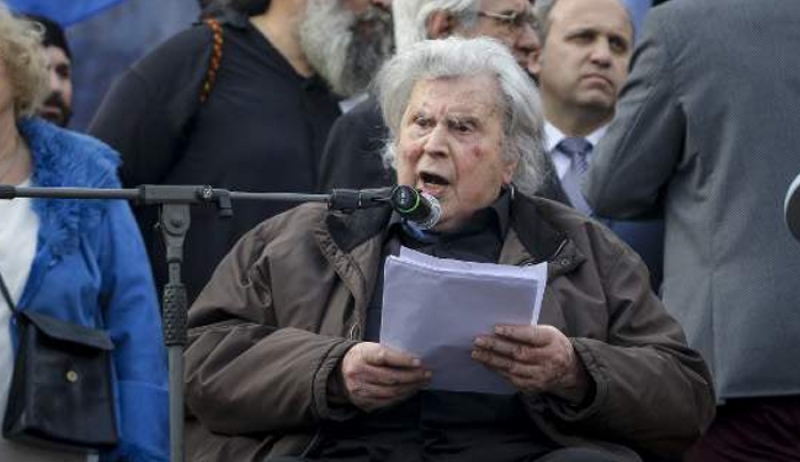 Μίκης: Μετά το «ναι» Τσίπρα, η ντροπή θα μας στιγματίζει για πάντα