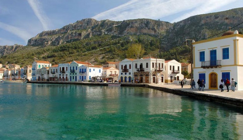 Ιερέας στο Καστελλόριζο με πρωτοβουλία της υπουργού Παιδείας