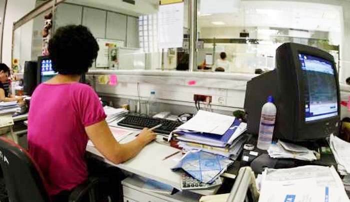 Δημόσιο: Ποιοι δεν απειλούνται από τις ανατροπές στις συντάξεις – Έξοδος με 35ετία χωρίς όριο ηλικίας (πίνακες)