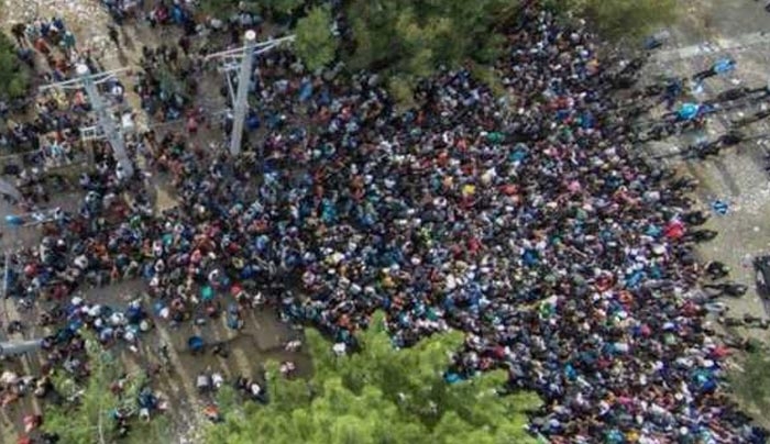 Περίπου 6.000 πρόσφυγες πέρασαν τα σύνορα το τελευταίο 24ωρο στην Ειδομένη