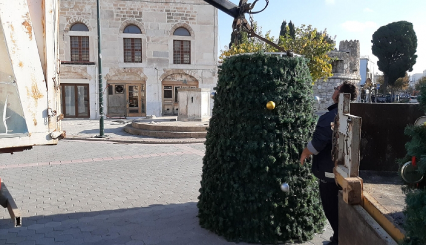 Τα γιορτινά της φοράει η Κως ενόψει Χριστουγέννων