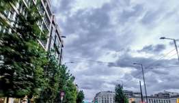 Καιρός σήμερα: Συννεφιά με τοπικές βροχές και καταιγίδες – 30άρια στη θερμοκρασία